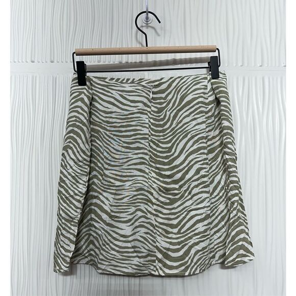 NWT Motel - Urban Outfitters- Mini Skirt 'Shenka' in Camel - Picture 4 of 11